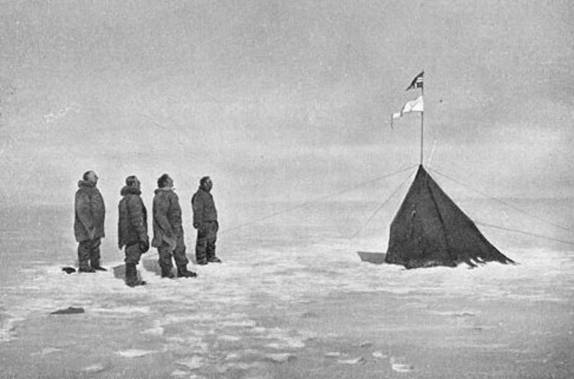Amundsen e seus homens no polo sul do planeta (foto da internet)
